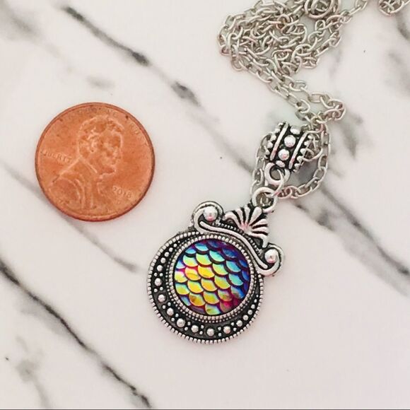 Iridescent Purple Green Mermaid Silver Tone Necklace NWT - Picture 4 of 7